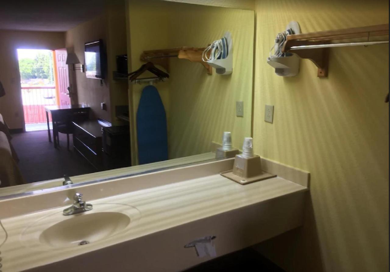 Budget Inn & Suites Hawkinsville エクステリア 写真